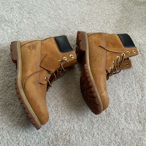 Camel size 8 1/2 Timberland boots - Picture 6 of 7